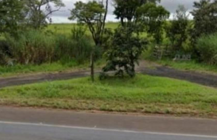 Fração ideal de 1/3 de Imóvel Rural com benfeitorias na Chácara Colina - Piraju/SP