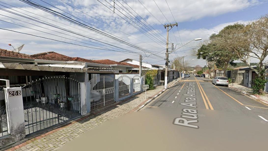 Casa em Terreno de 198m² em Itapema - Guararema/SP