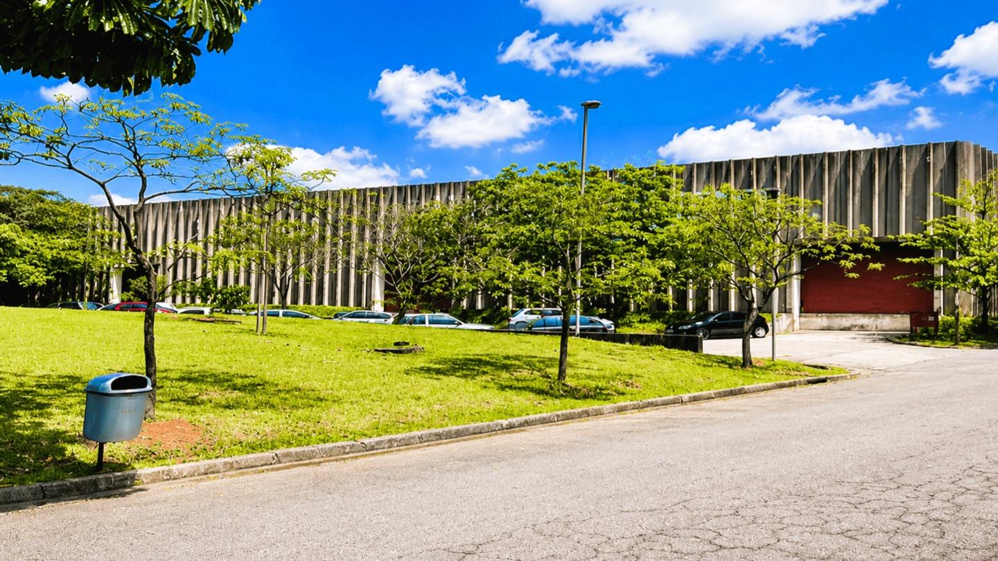 Prédio na Rod. Pres. Dutra Km 384 com 100.000,00m² em Guarulhos/SP