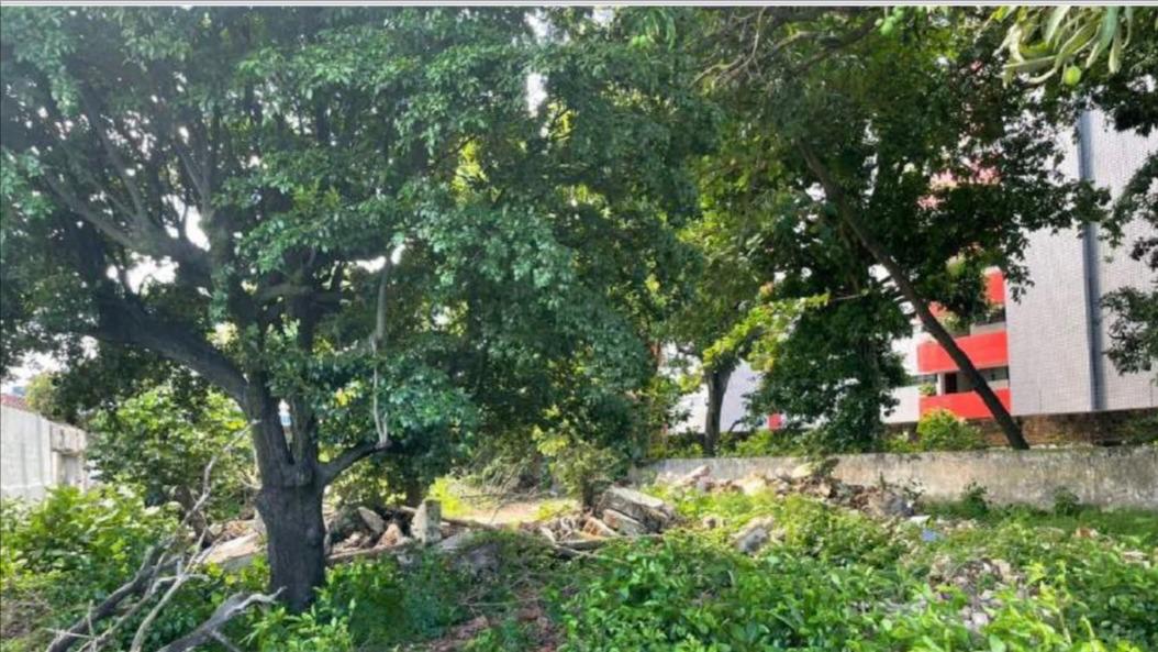 Terreno murado, com área de 1.878,80 m², situado na Rua Bom Pastor, nº 312, Iputinga, Recife/PE
