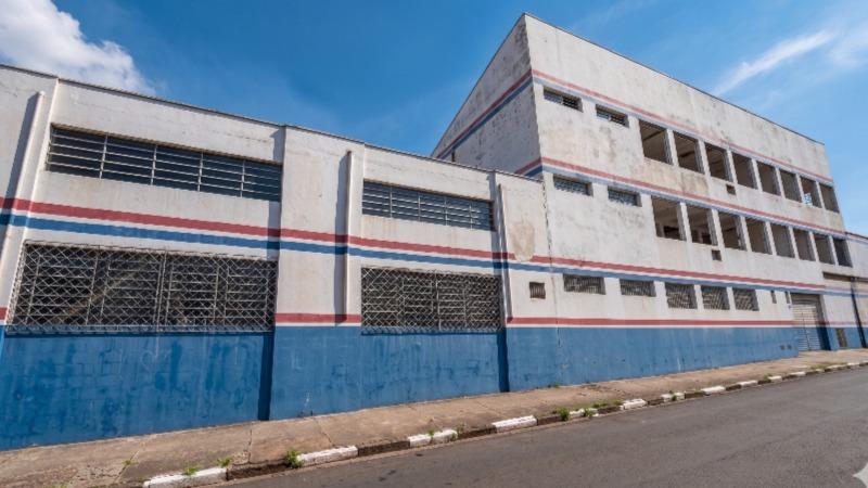 Prédio Comercial na Avenida Presidente Vargas, nº 1.794, esquina com a Rua Castro Alves – Araraquara/SP